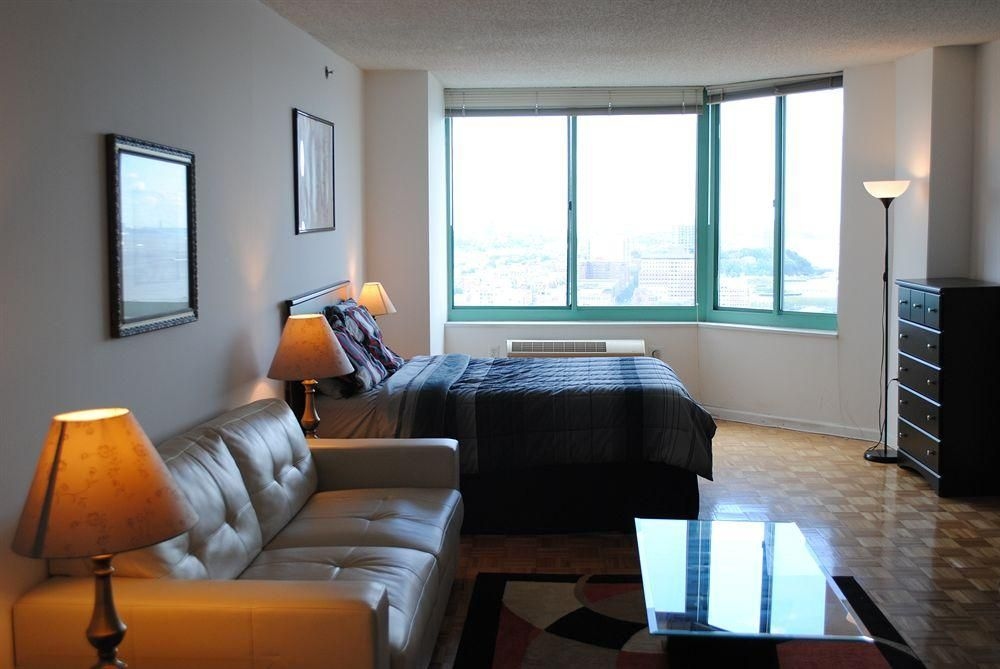 Newport Tower Suites3