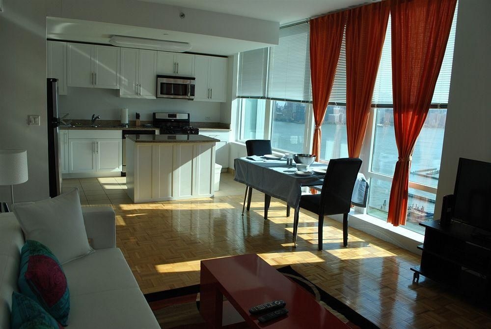 Newport Tower Suites4