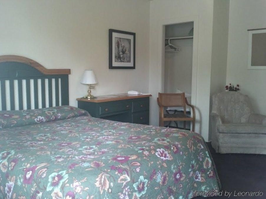 Manor Motel & Helman House4