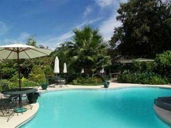 BERNEY FLY BED AND BREAKFAST1