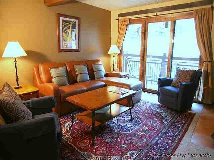 Lift One Condominiums2