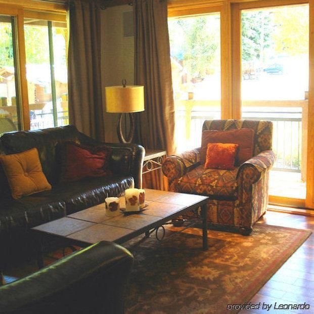 Lift One Condominiums4