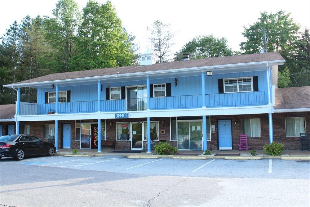 Colonial Inn Franklin4