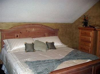 The Historic Brook Forest Inn0