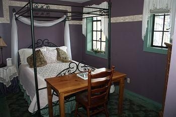 The Historic Brook Forest Inn2