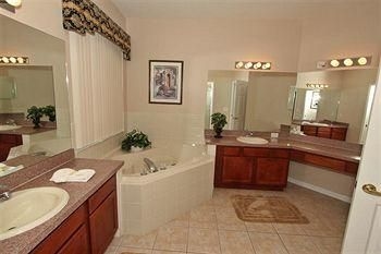 Vacation Homes Network0