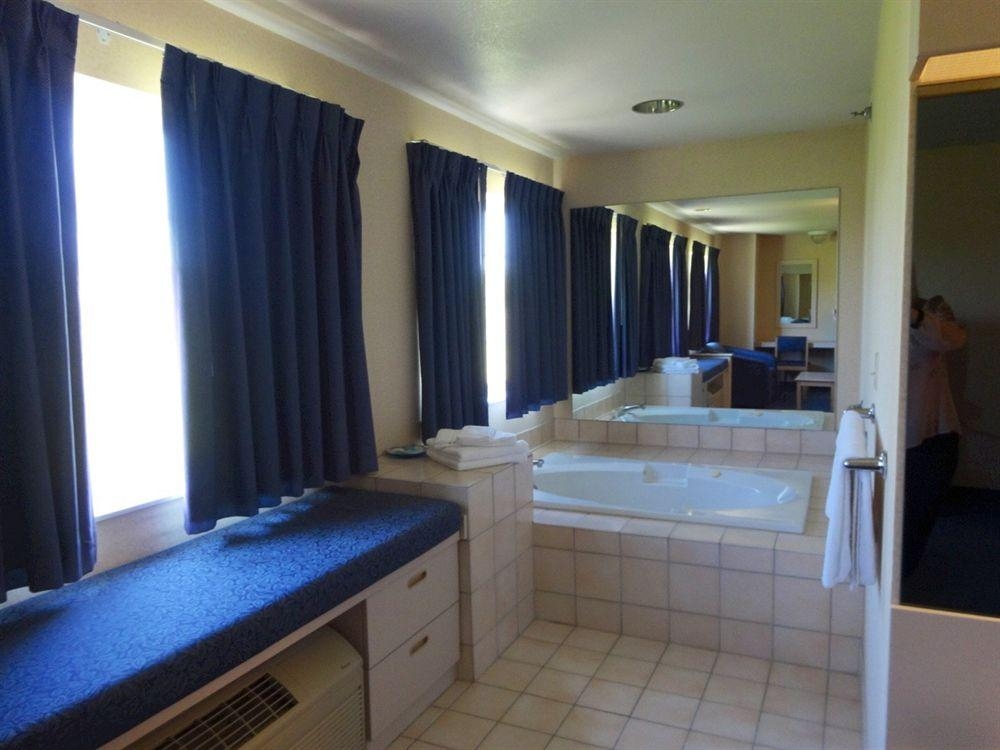 Sunset Inn & Suites3