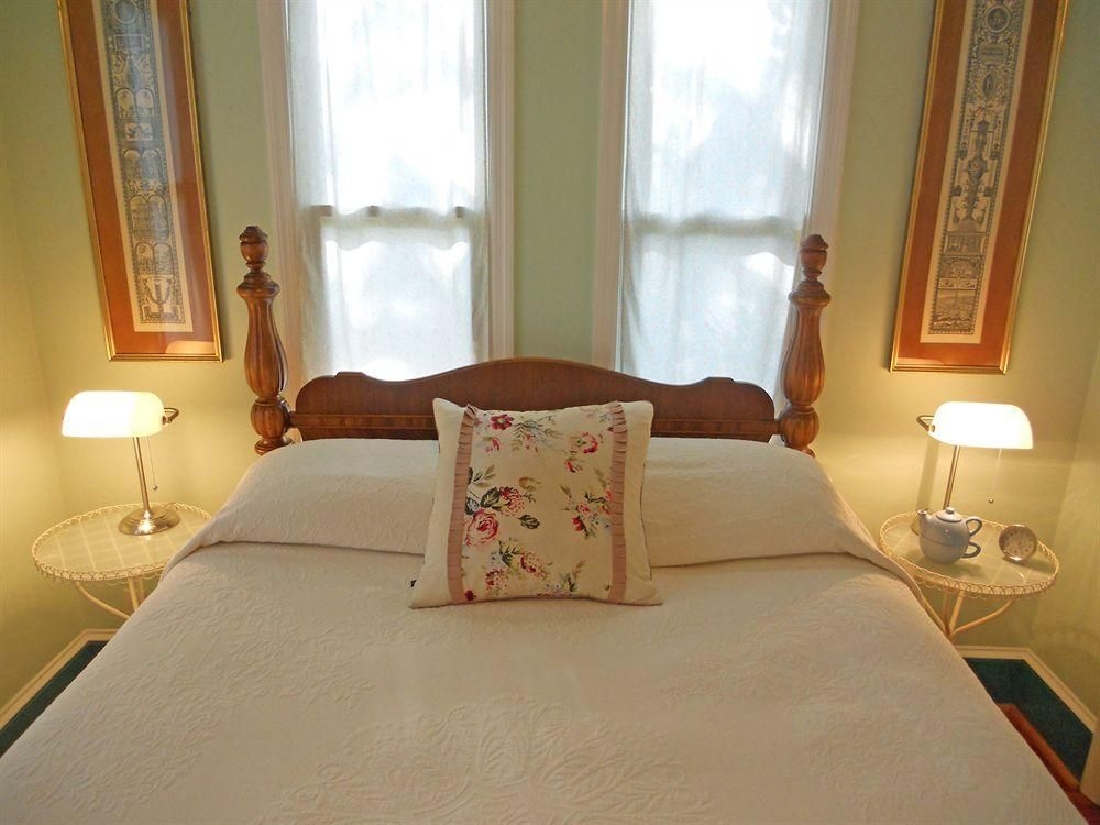 Mileybright Farmhouse2