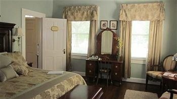 Vintage Inn Bed and Breakfast0