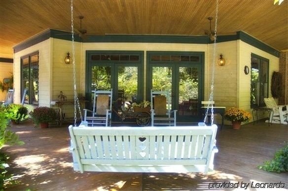 Eight Gables Inn2