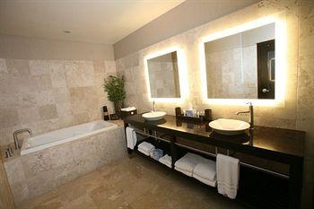The Pzazz Resort and Catfish Bend Inn and Spa3