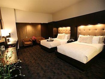 The Pzazz Resort and Catfish Bend Inn and Spa2
