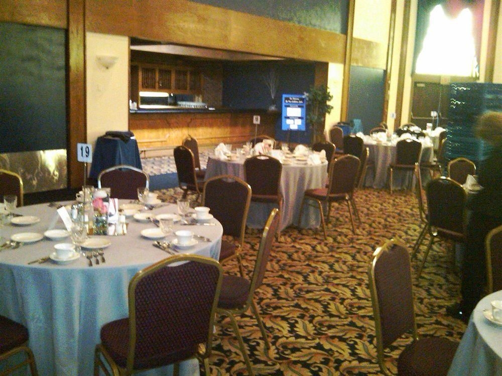 Hotel Carlisle & Embers Convention Center2