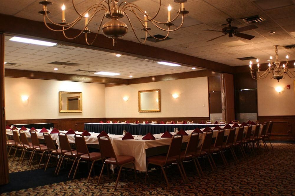Hotel Carlisle & Embers Convention Center0