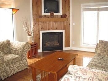 Crestwood Resort & Spa0