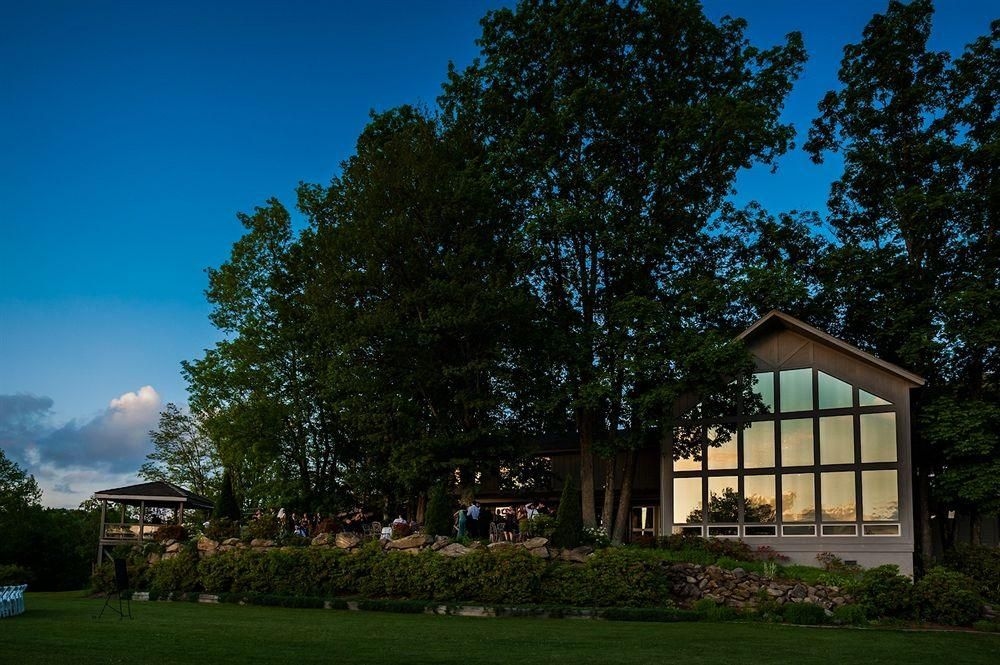 Crestwood Resort & Spa3