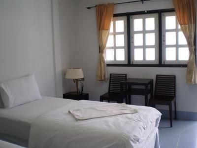 พีพี ชาลี บีช รีสอร์ต (PP Charlie Beach Resort)3