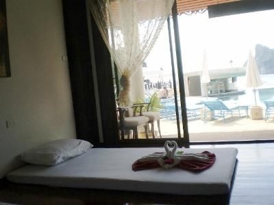 พีพี ชาลี บีช รีสอร์ต (PP Charlie Beach Resort)4