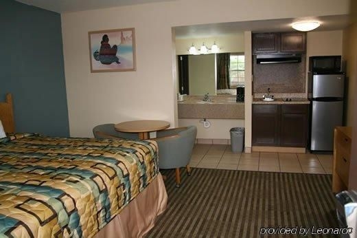 Surfside Inn Suites4