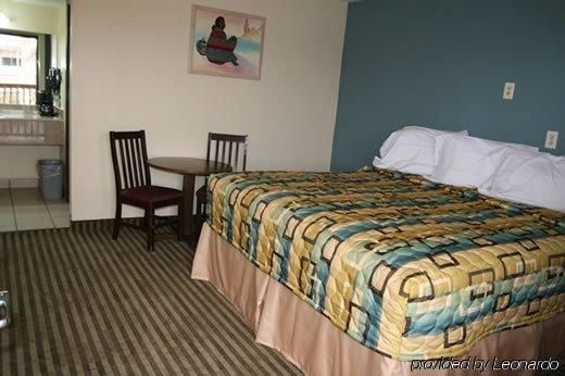 Surfside Inn Suites3