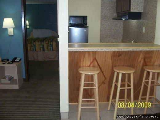 Surfside Inn Suites2