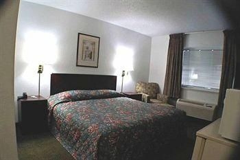 Econo Lodge3