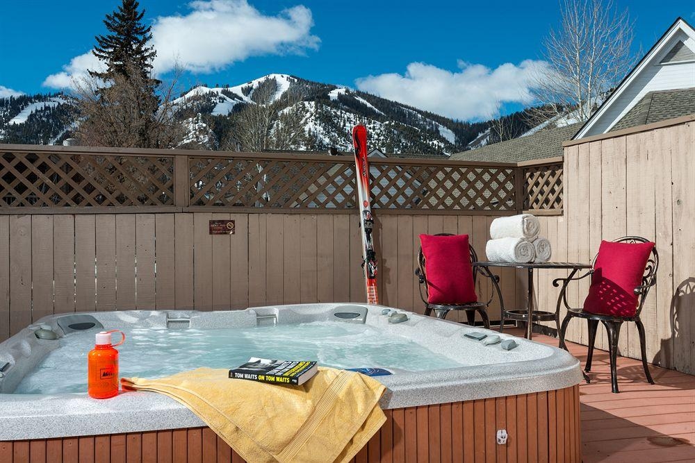 Tamarack Lodge4