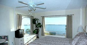 Beach Plaza Hotel1
