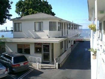 Beach Plaza Hotel4
