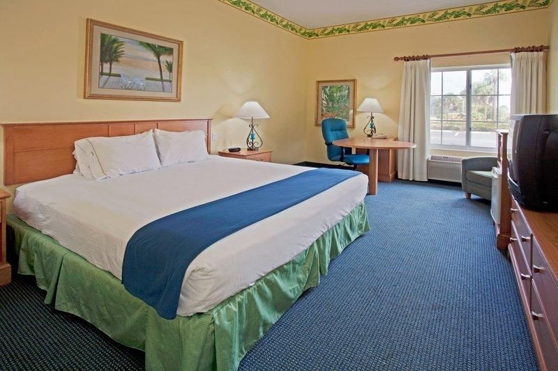 Holiday Inn Express Orlando-Lake Buena Vista East2