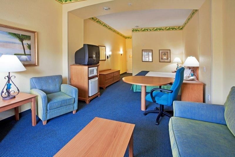 Holiday Inn Express Orlando-Lake Buena Vista East1