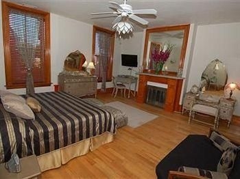 Mt Vernon Square Bed and Breakfast3