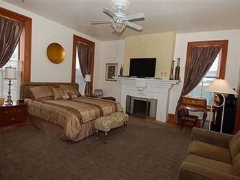 Mt Vernon Square Bed and Breakfast1