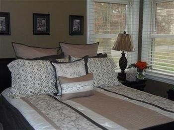Cozy Southern Charm Bed and Breakfast3