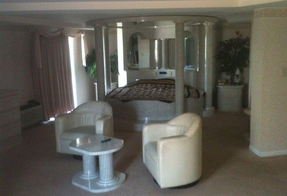CHATEAU ROYALE INN3