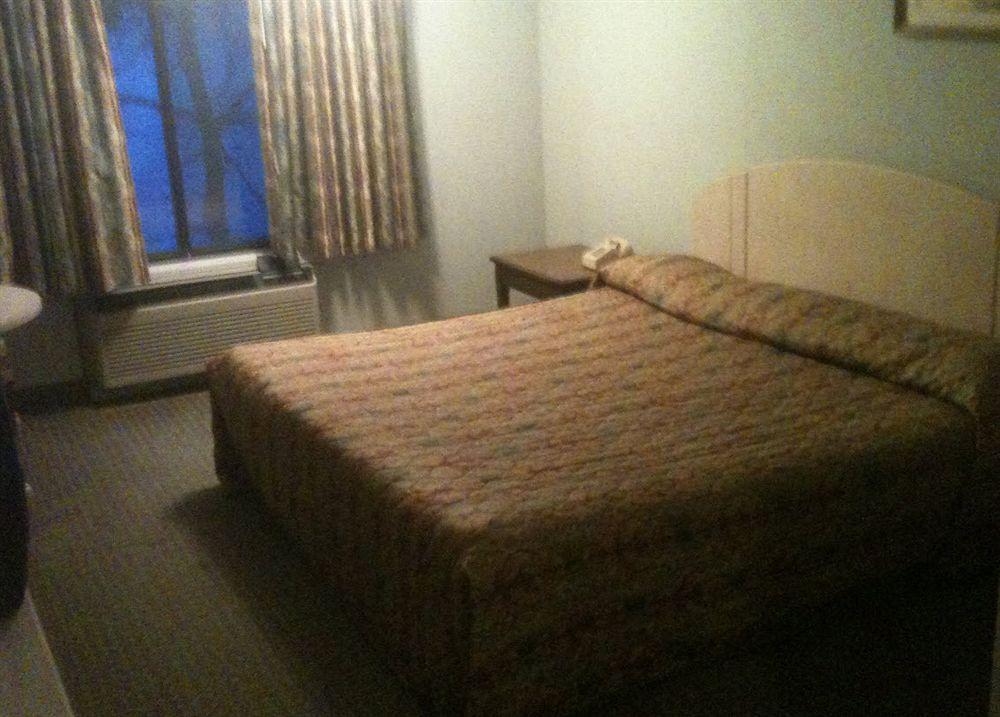 CHATEAU ROYALE INN4