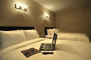 University Inn2