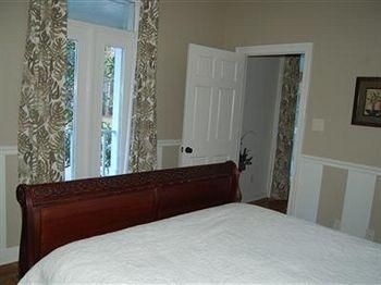 Tux Creek Inn4