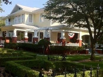 Rosen House Inn1