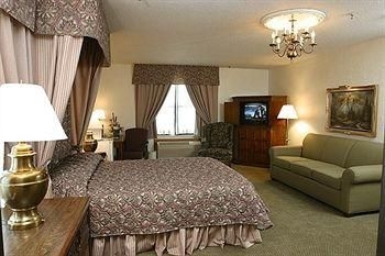 Lodge Hotel and Conference Center3
