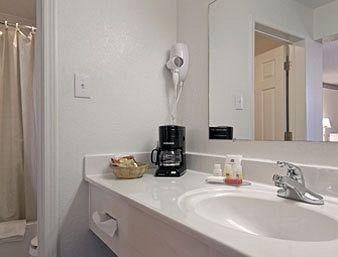 Ramada Limited - Wichita Falls/Sheppard AFB Area2