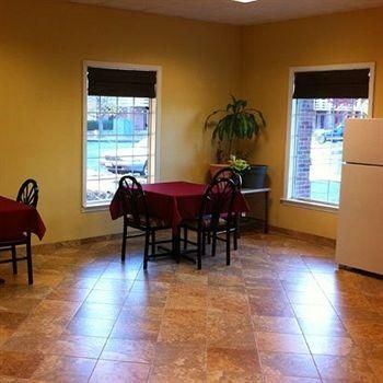 Budget Inn Toledo Maumee4