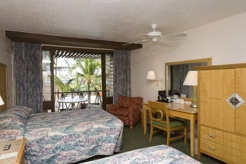 Uncle Billy's Kona Bay Hotel1