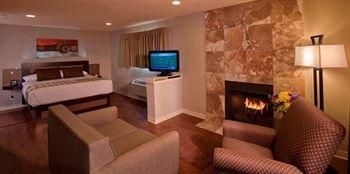 HOTEL AT WATERWALK4