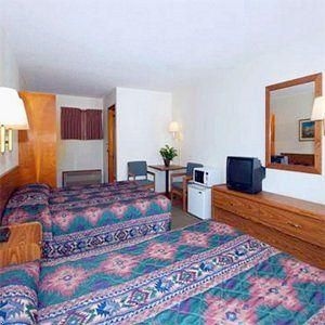 Dollar Inn Hot Springs4