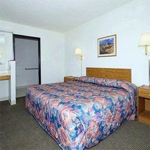 Dollar Inn Hot Springs2
