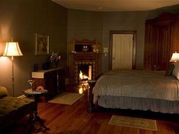 Hamilton House Bed & Breakfast0