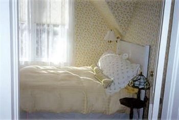 Atrium Bed & Breakfast4
