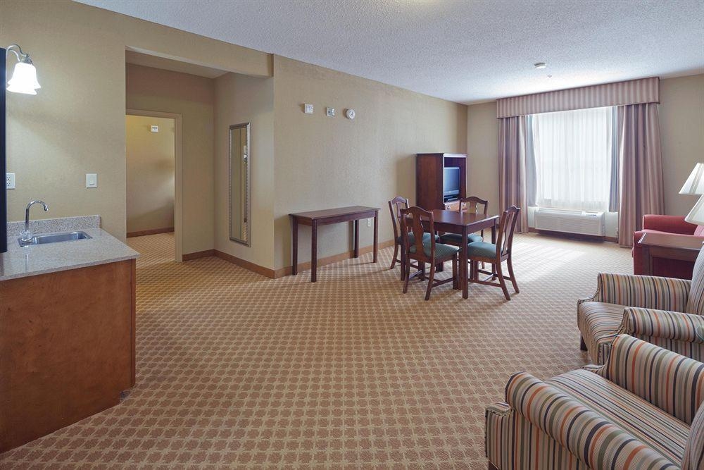 Country Inn & Suites By Carlson, Prattville, AL3