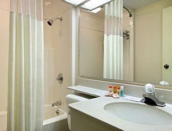 Howard Johnson Inn And Suites Springfield4